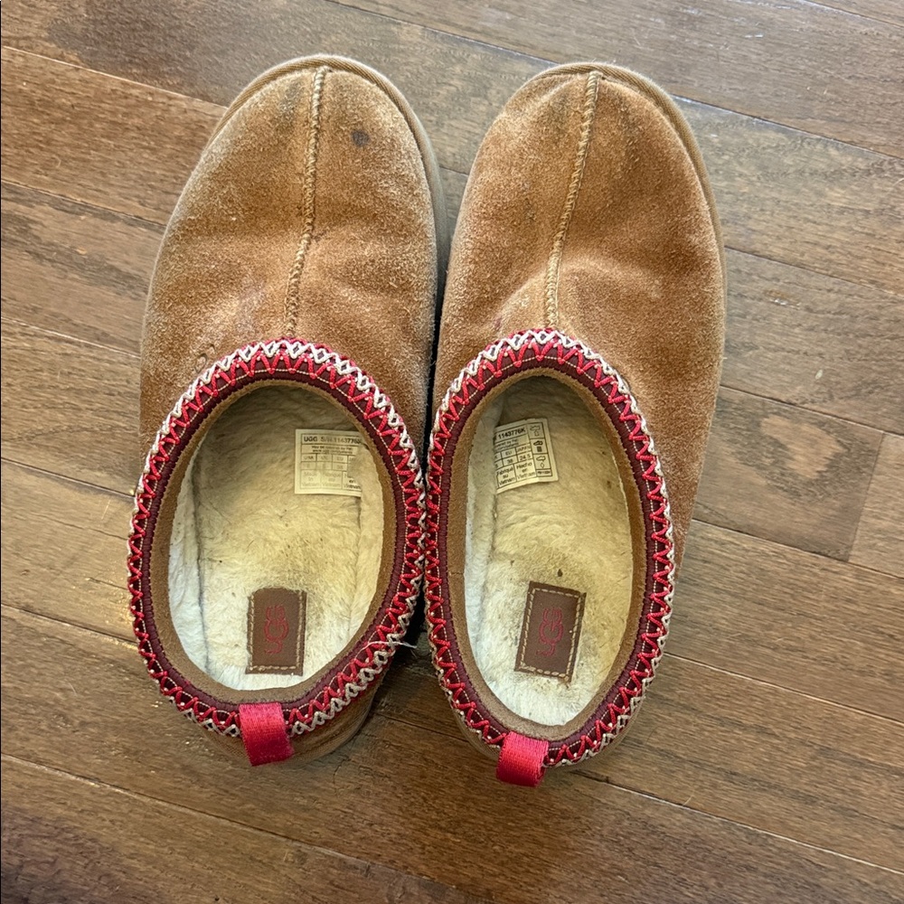 Ugg taz slippers size 6 big kid (fit like adult 7.5)
